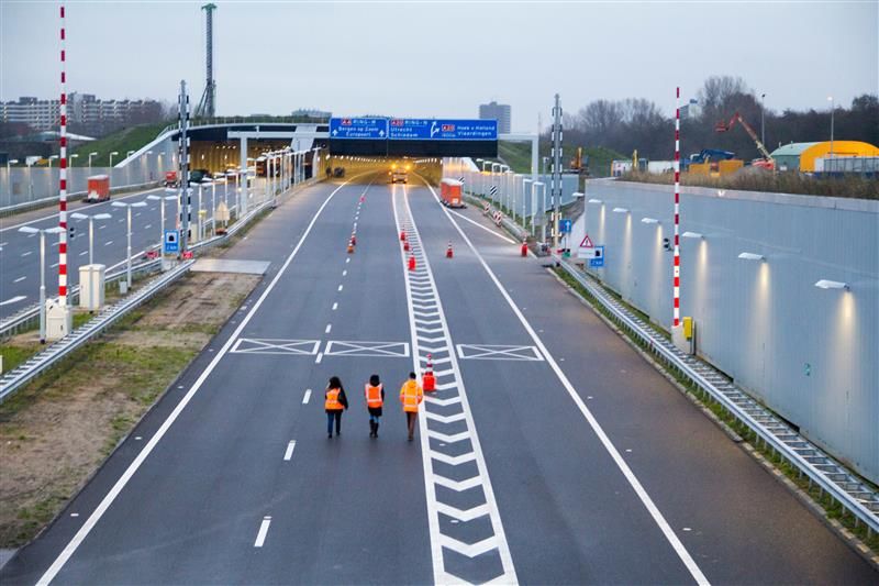 Tunnel - road