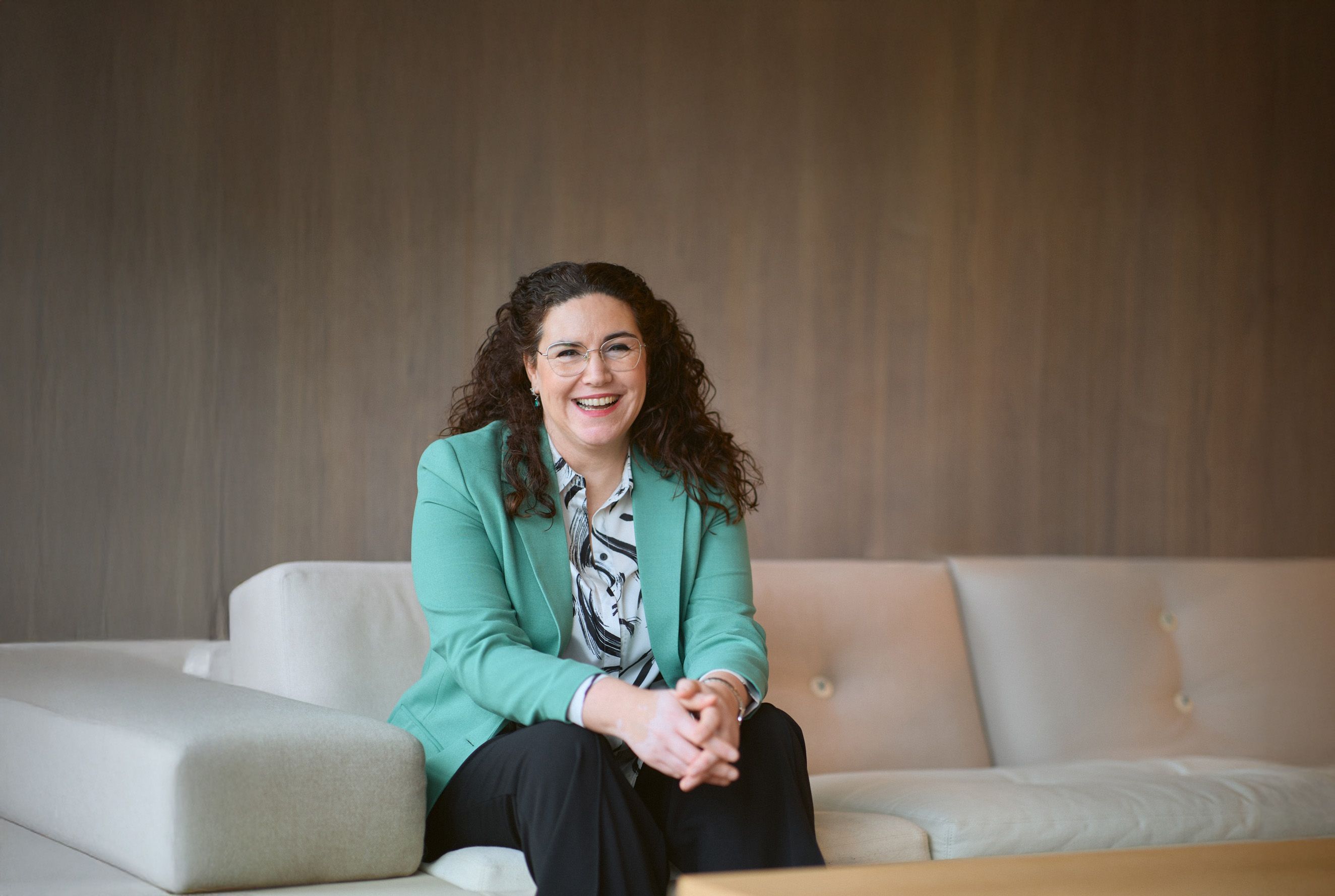 Projectmanager portret op de bank