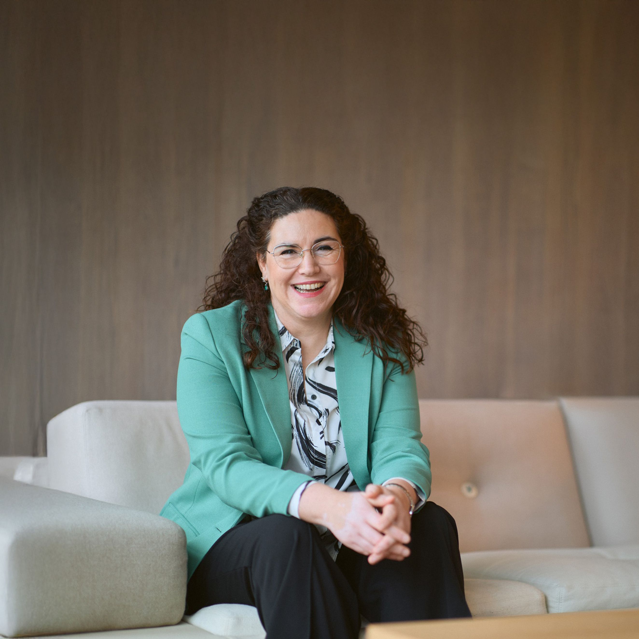 Projectmanager portret op de bank