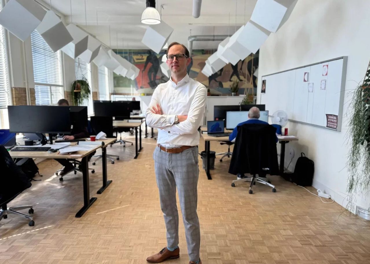 Projectmanager Lieuwe op CLAFIS kantoor