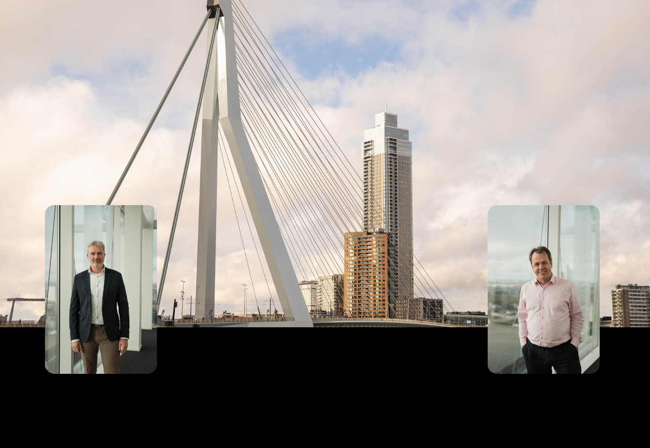 Menno en Pieter met op de achtergrond de Erasmusbrug 