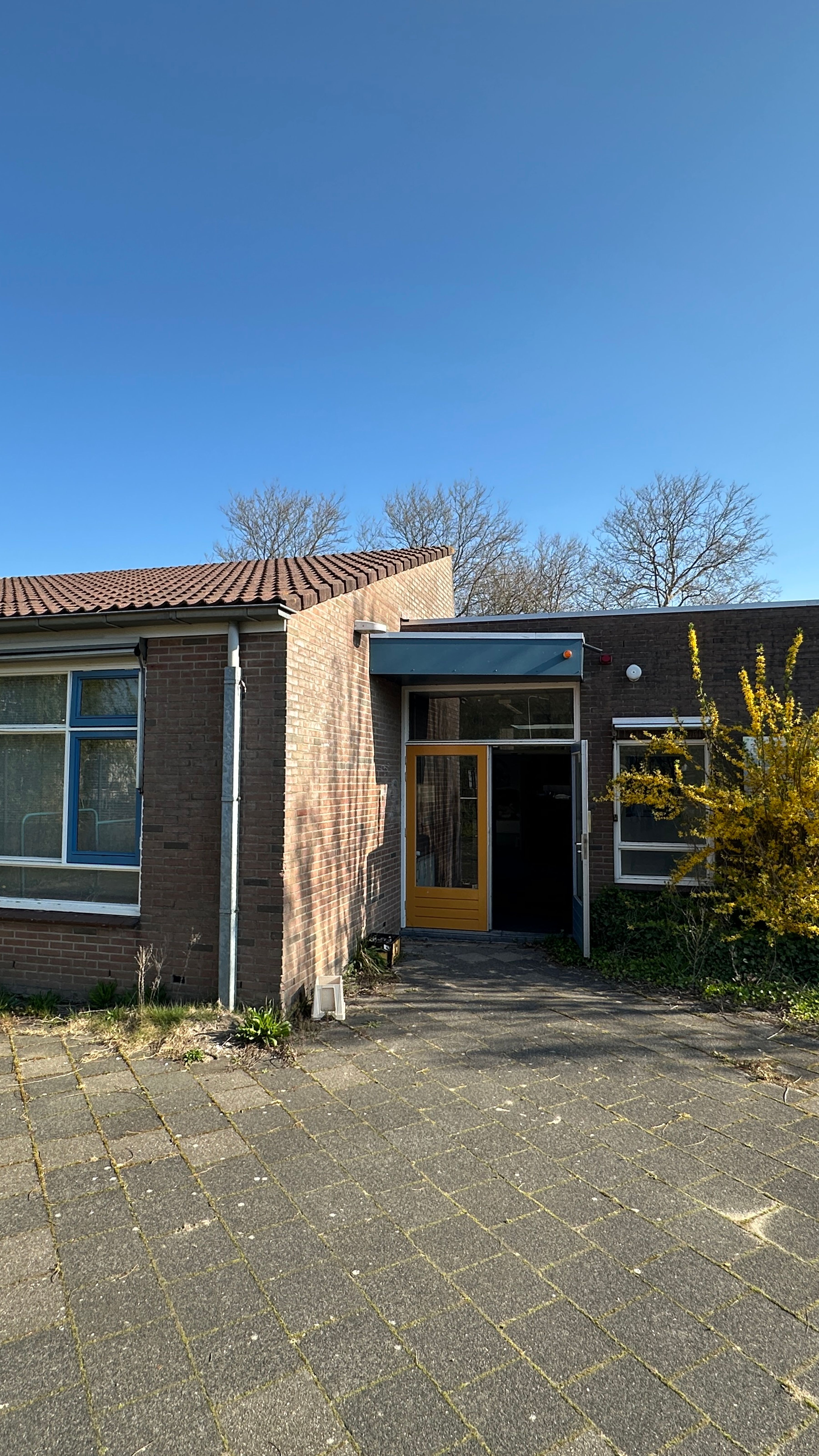het oude schoolgebouw