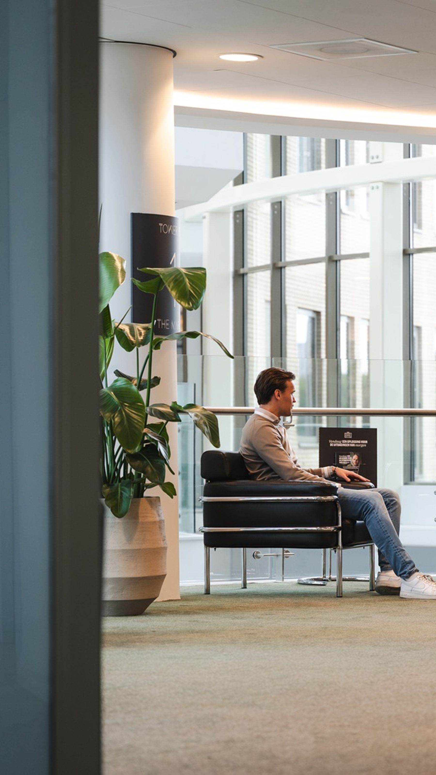 EIFFEL Project Controls business manager in gesprek met klant