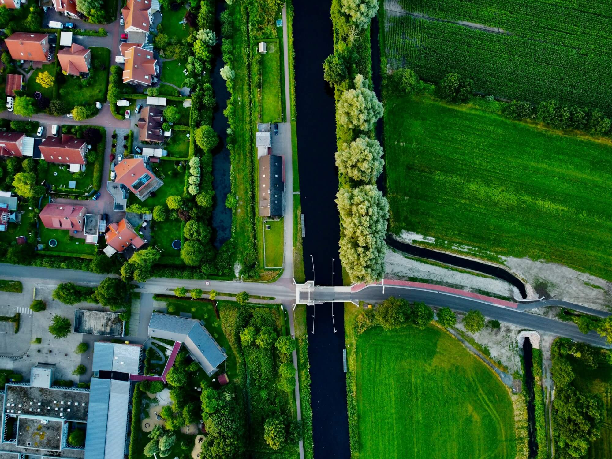Huizen en weilanden