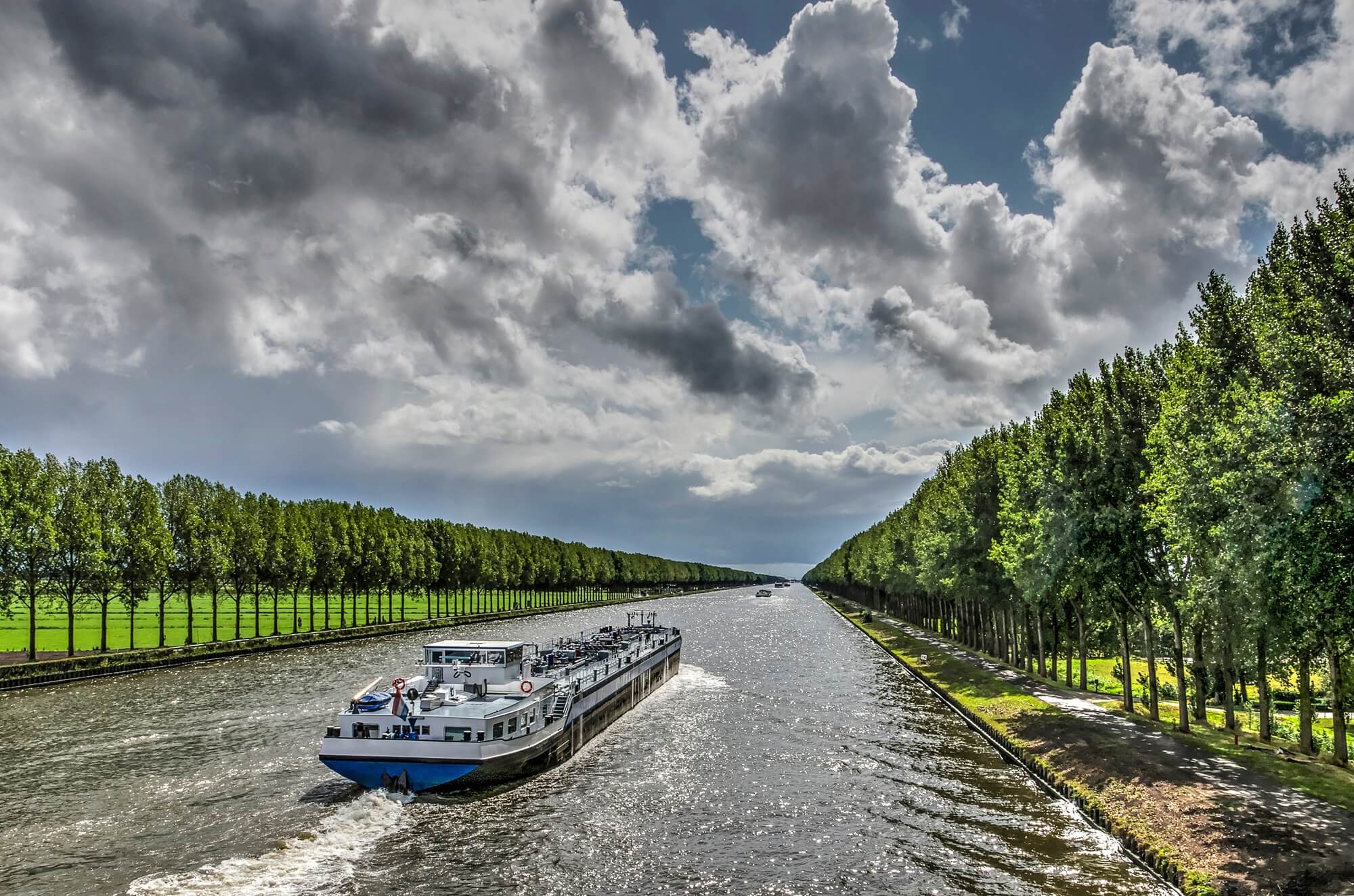 Schip in het Amsterdam-Rijnkanaal