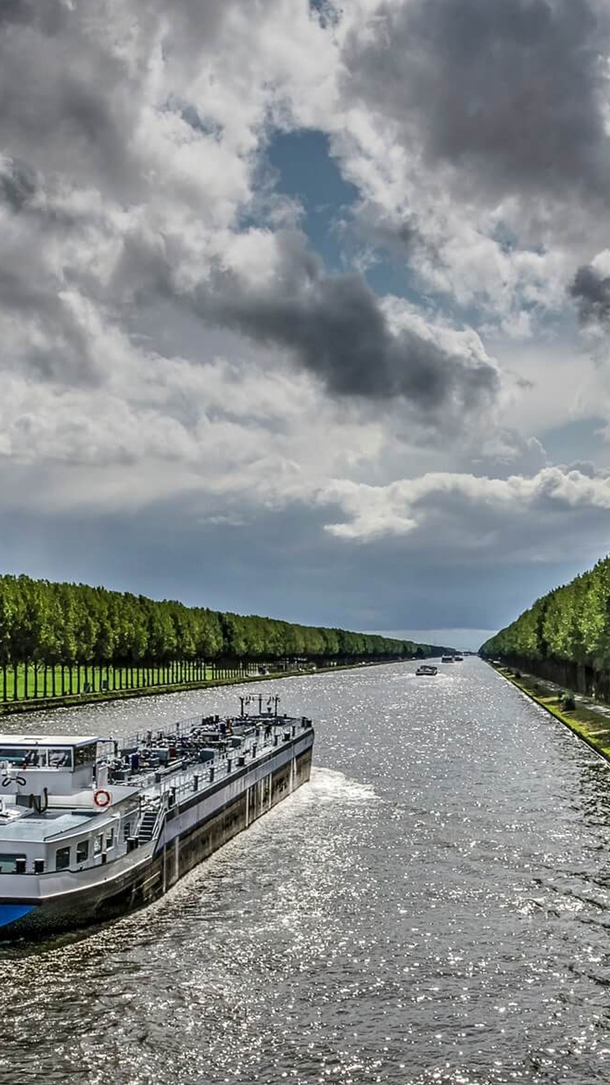 Schip in het Amsterdam-Rijnkanaal