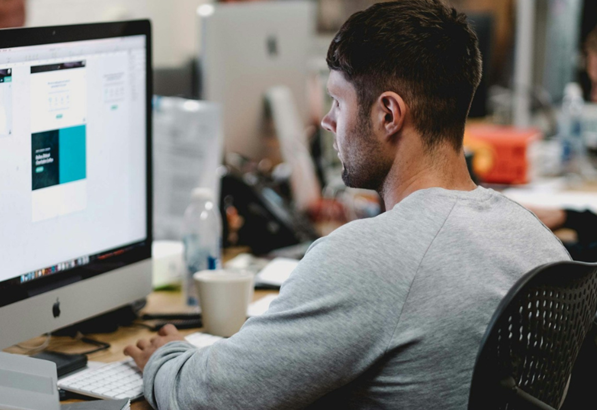 DPA medewerker aan het werk met een FMIS