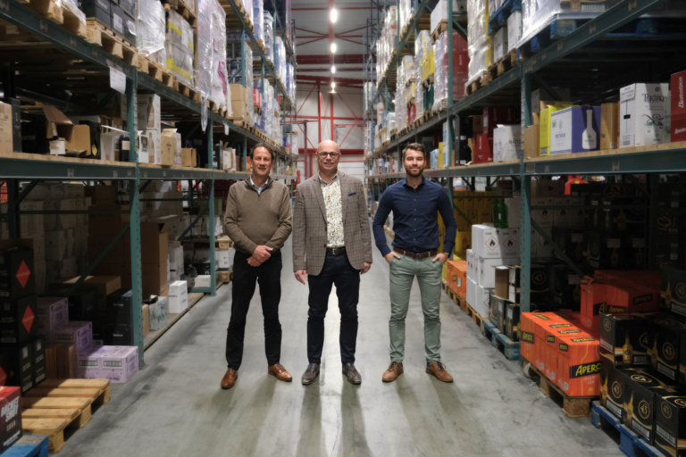 Theo, Rob en Malte in magazijn totaal