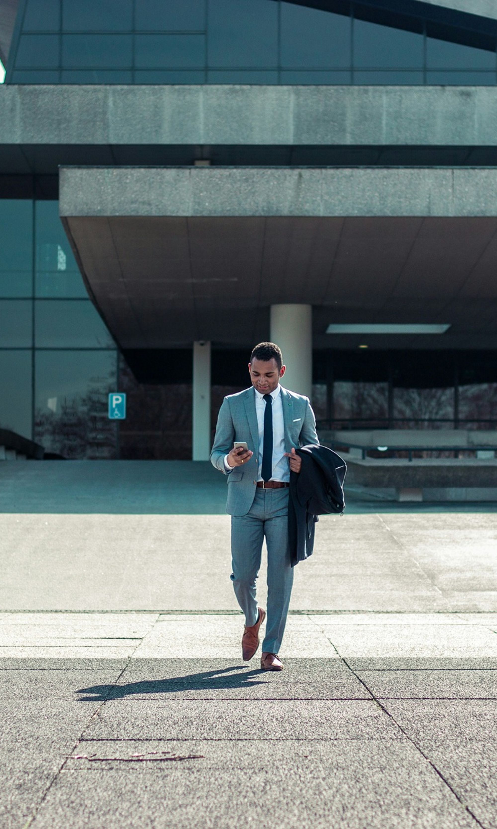 Professional voor een modern groot kantoorgebouw