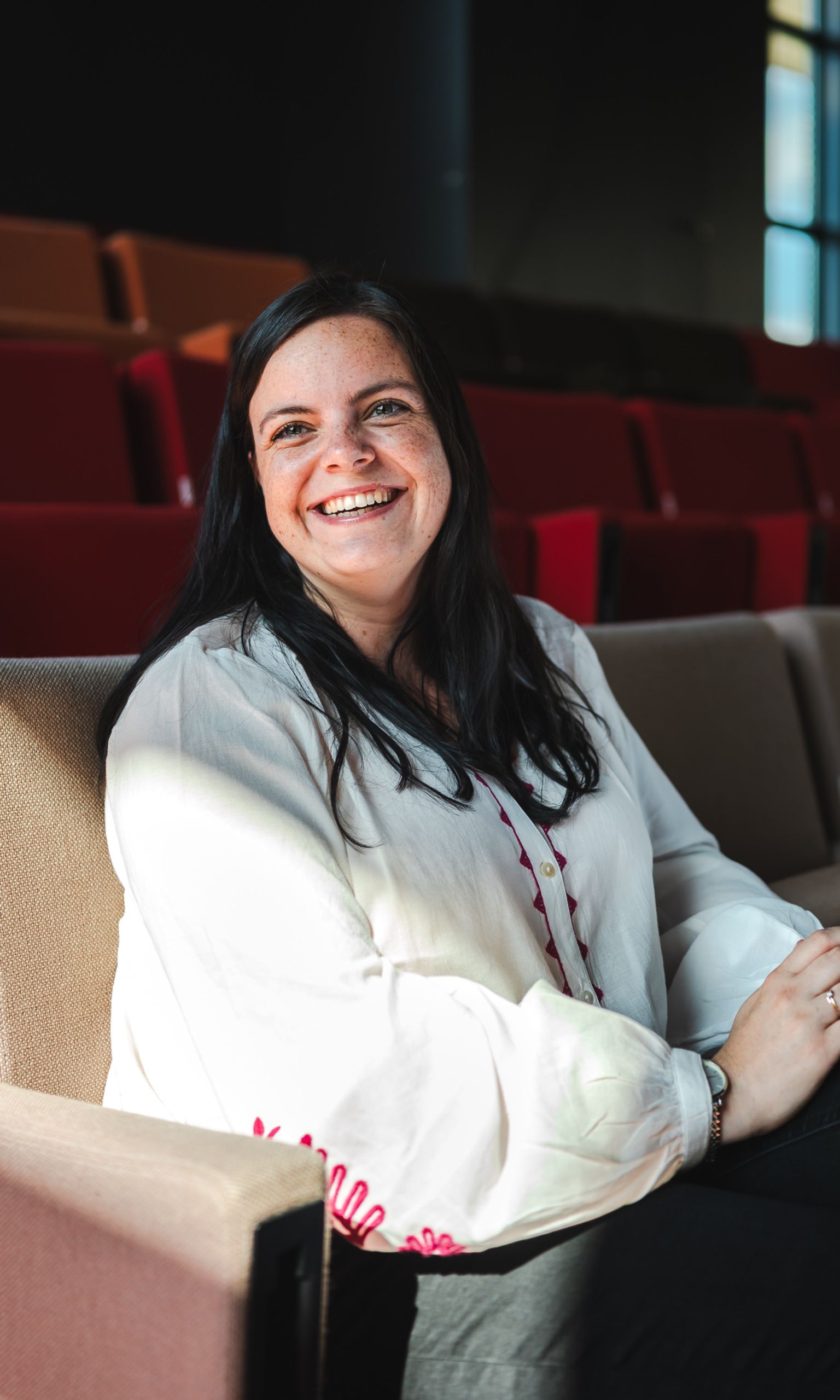 KYC analist Nathalie in het auditorium