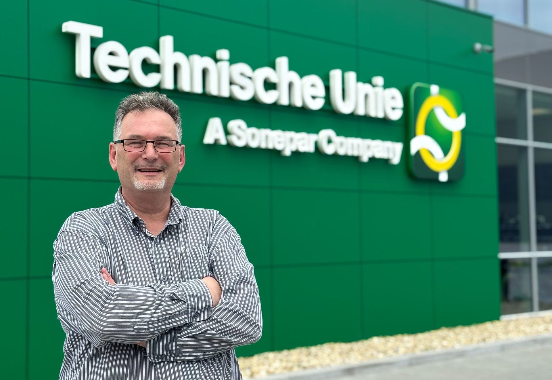 Man in front of Technische Unie building