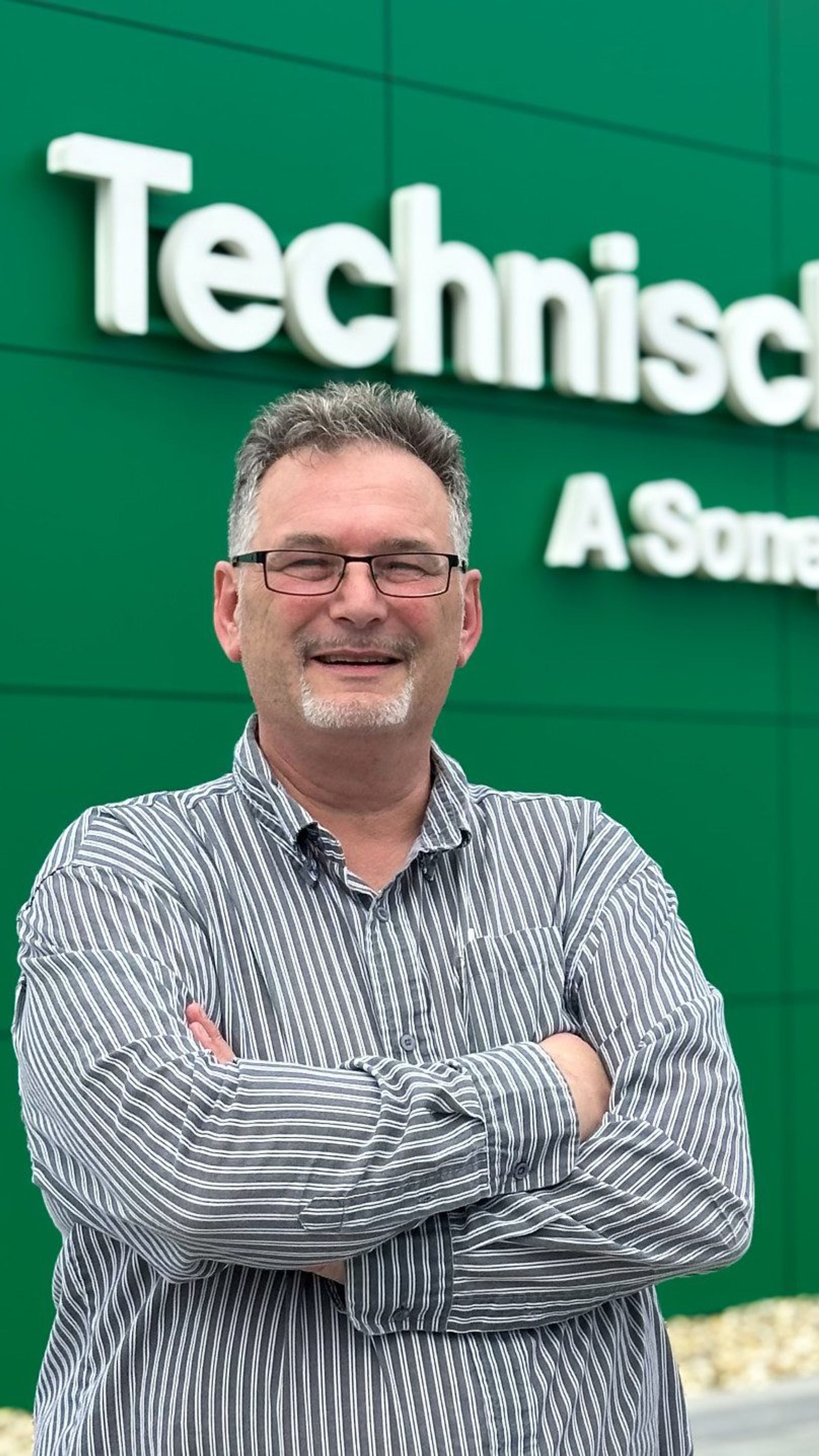 Man in front of Technische Unie building