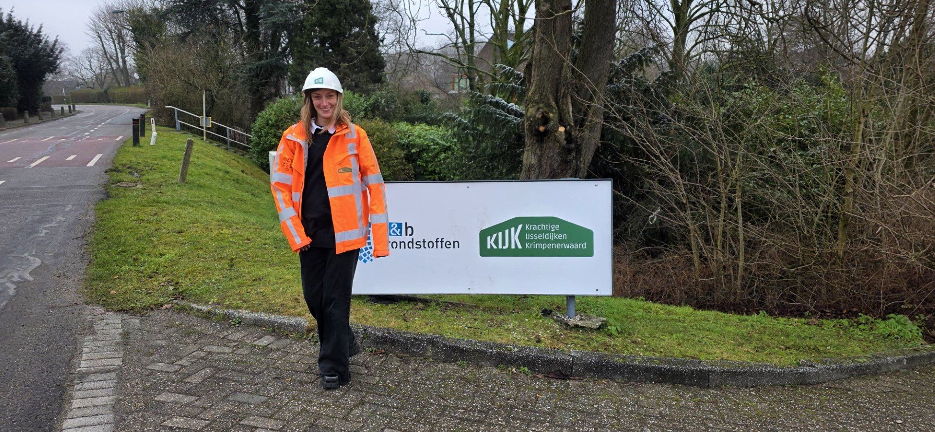 Keke van der Wal voor het bord KIJK