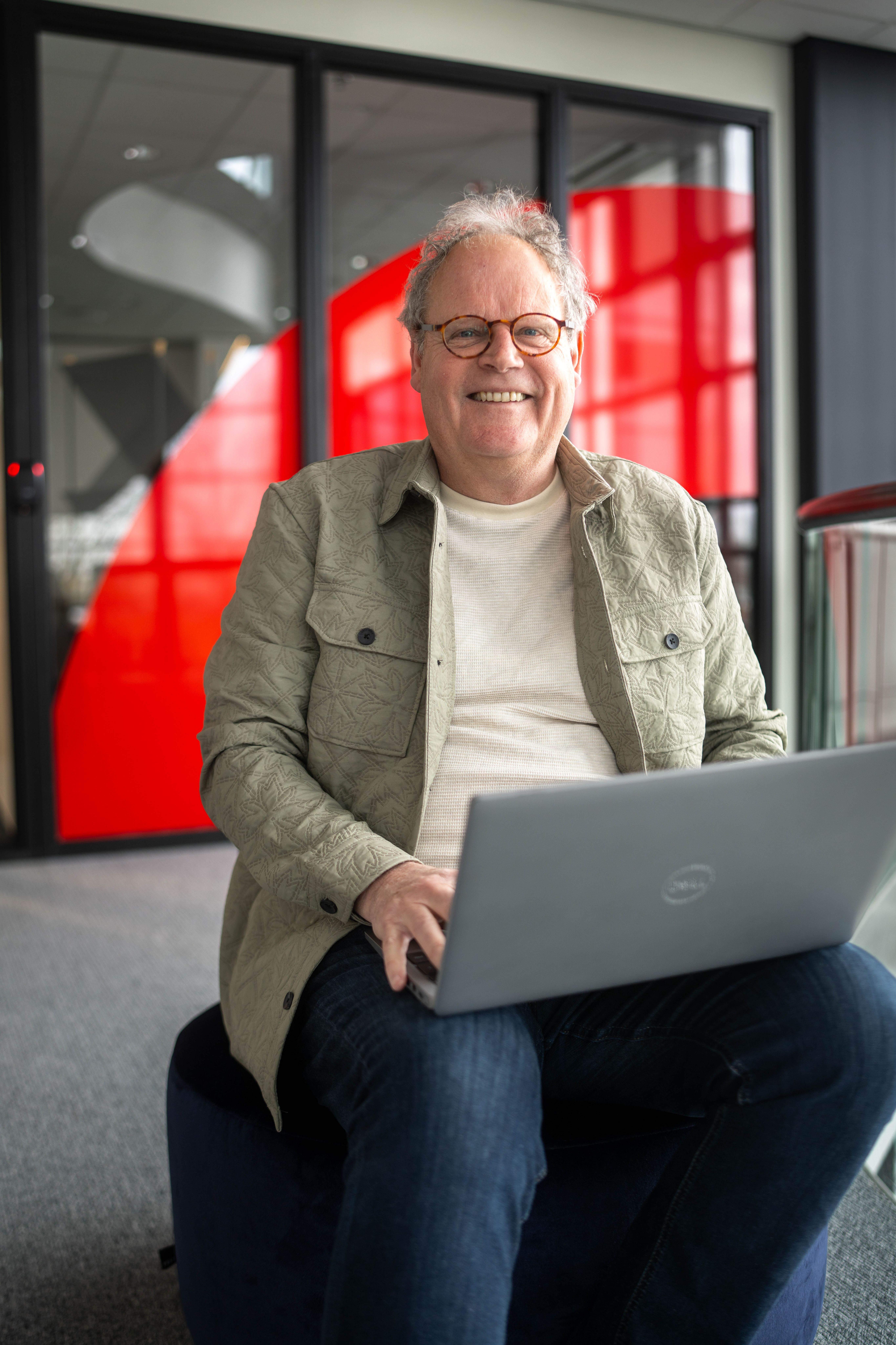 Fagro consultant lacht naar de camera