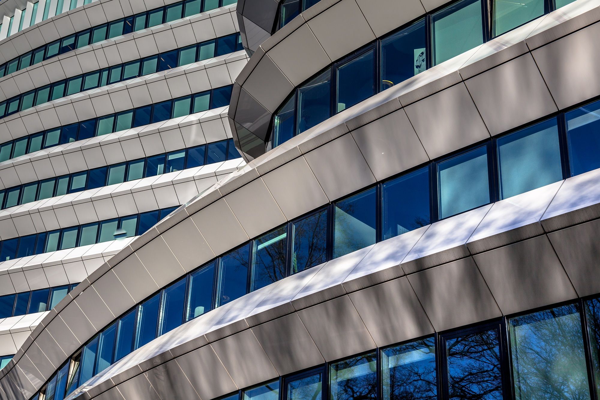 Modern groot kantoorgebouw