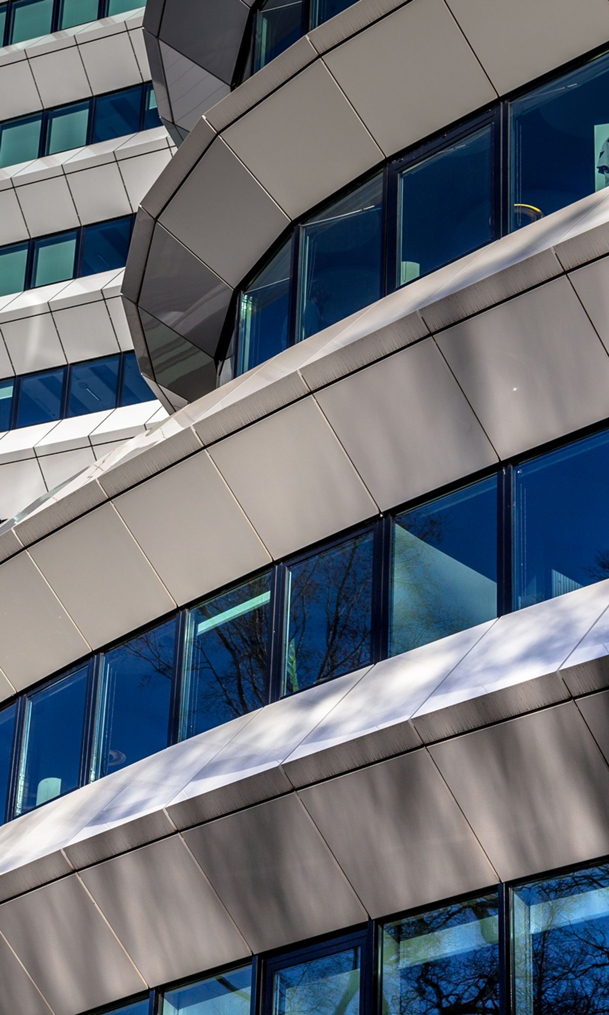 Modern groot kantoorgebouw