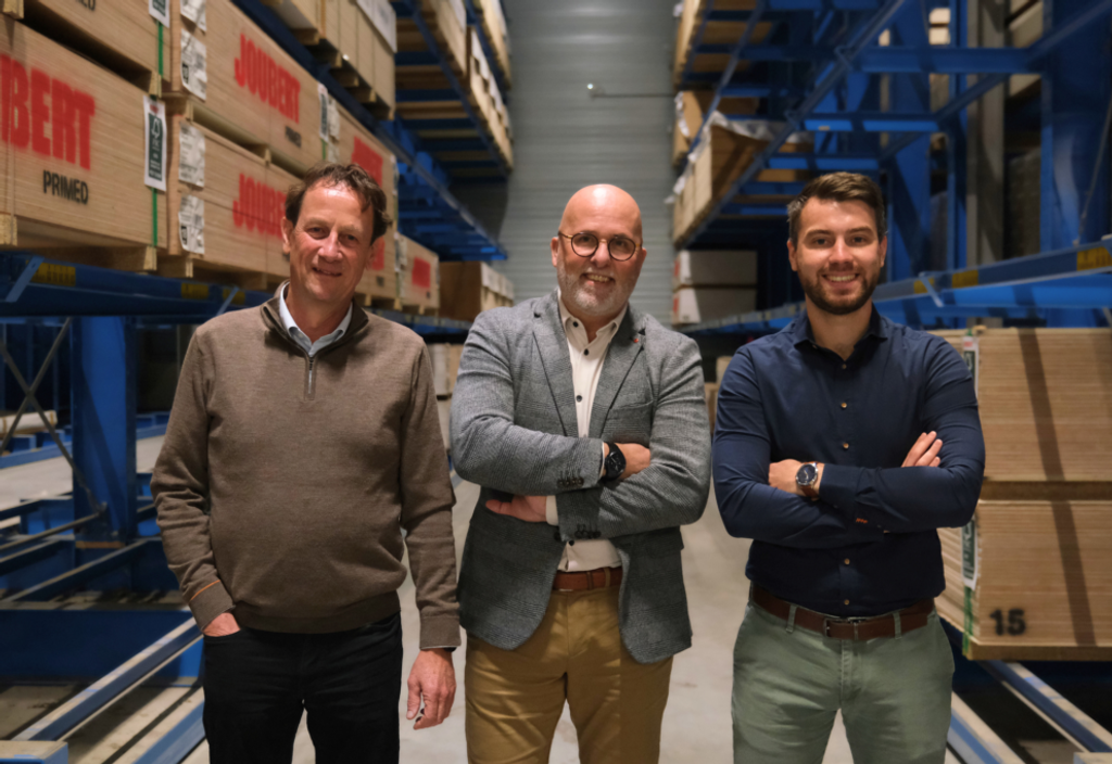 Theo, Harrie en Malte in een magazijn