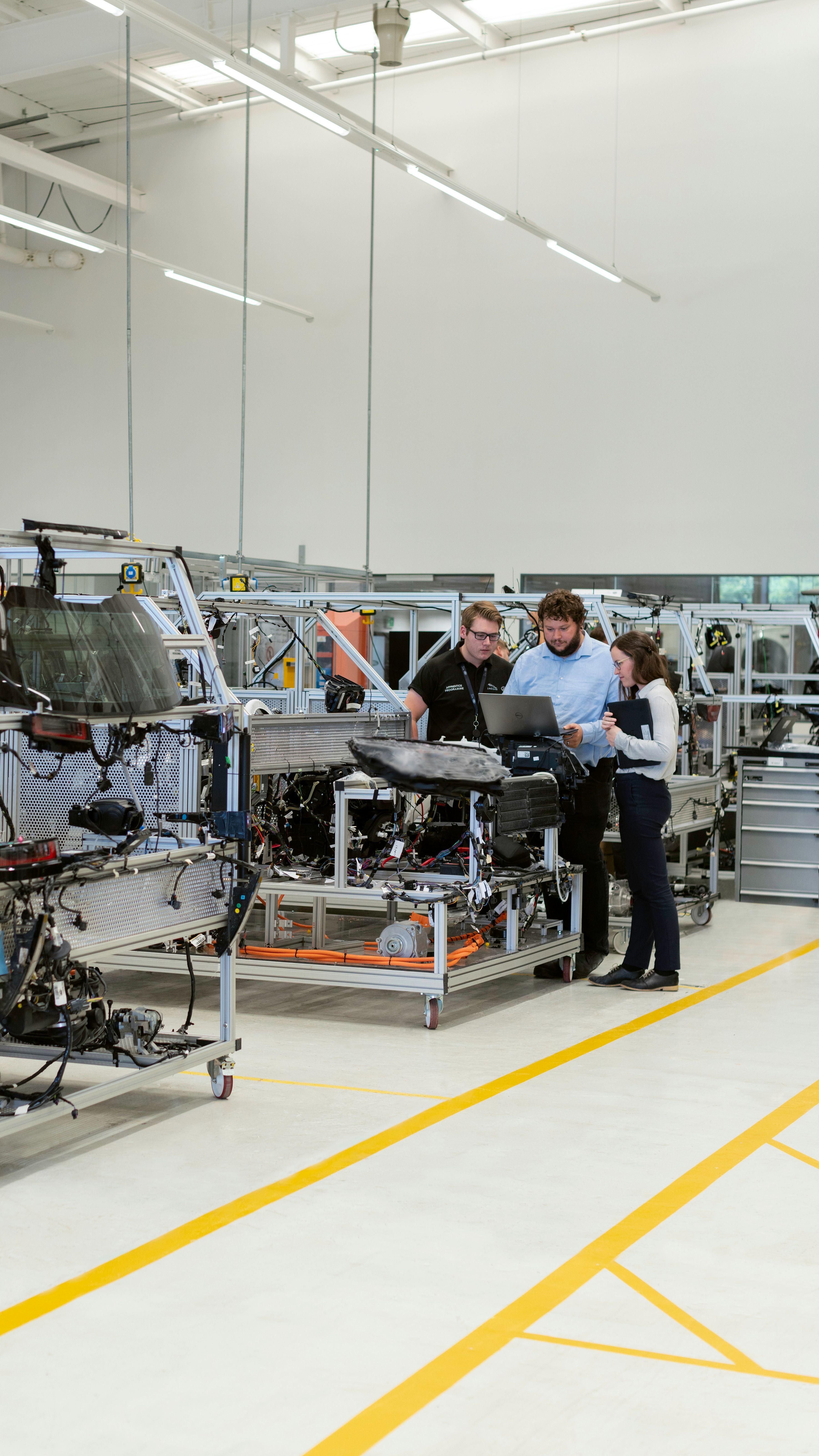 Engineers werken aan werktuigbouwkunde