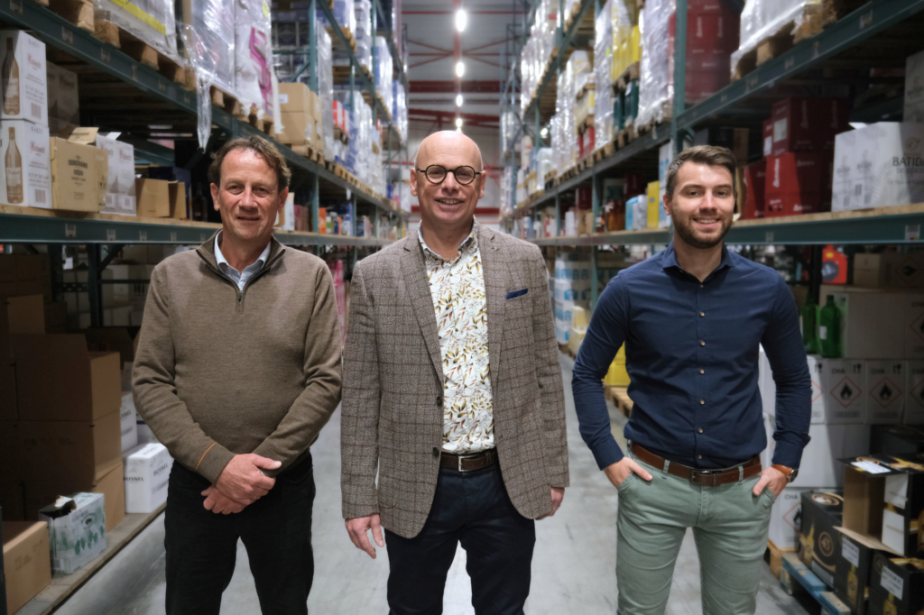 Theo, Rob en Malte naast elkaar in magazijn