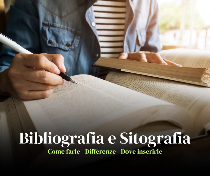 Studente che consulta libri e fonti online per scrivere bibliografia e sitografia della tesi
