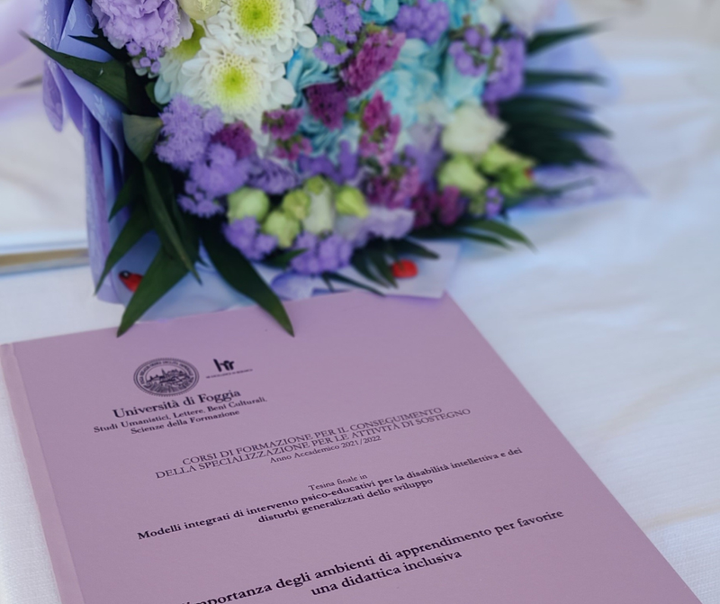 Copertina tesi lilla, glicine e viola