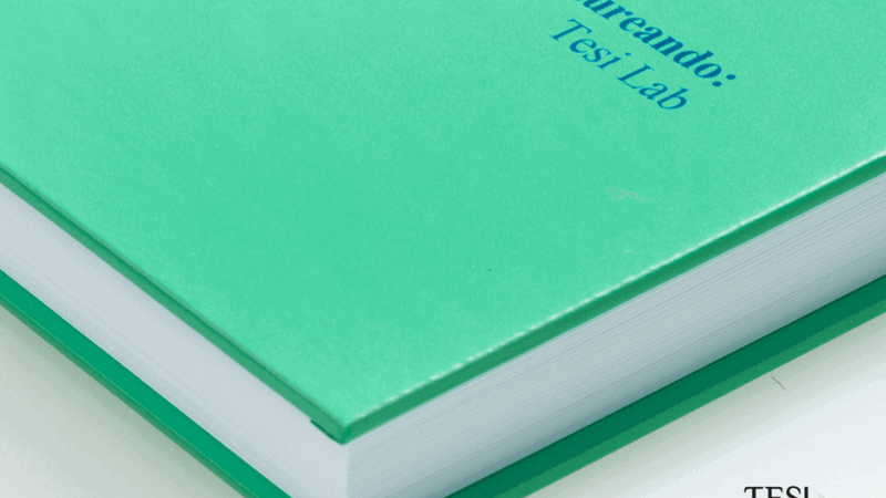 Che materiale ecologico posso scegliere per la rilegatura e stampa della tesi online?