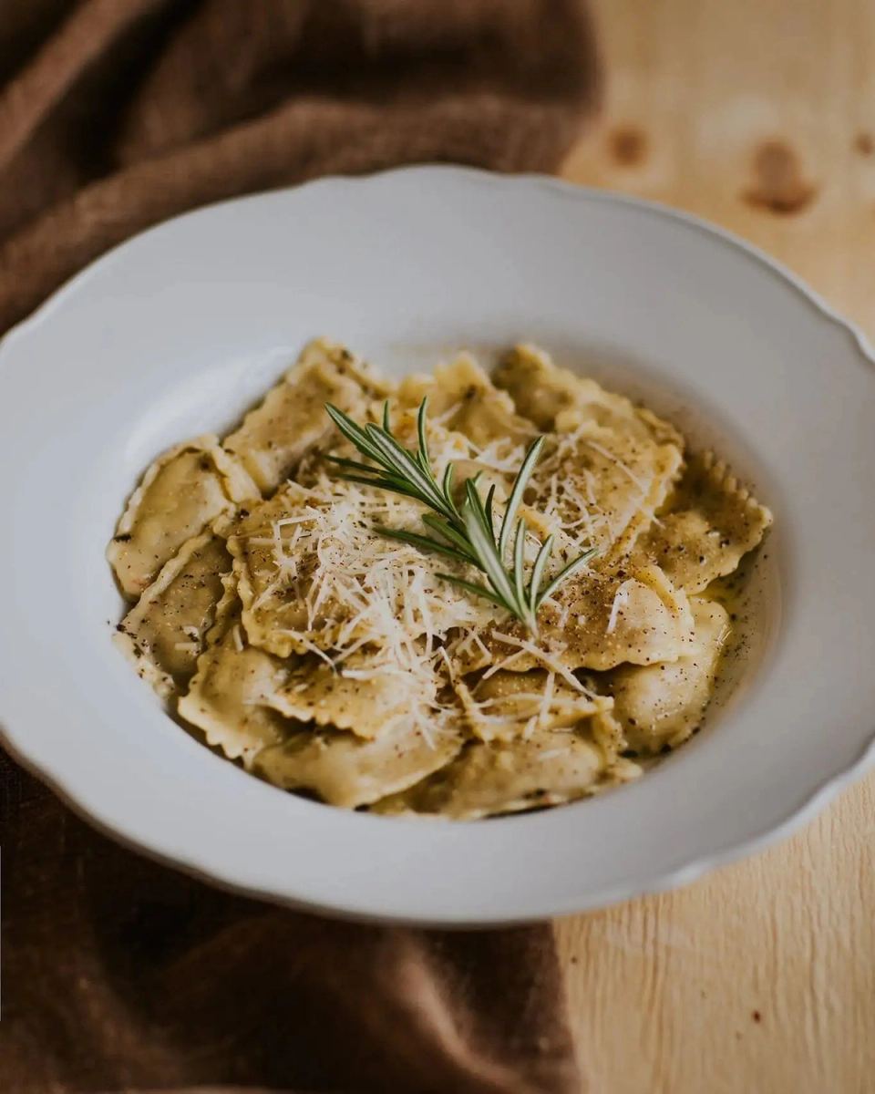 Assiette de raviolis au parmesan