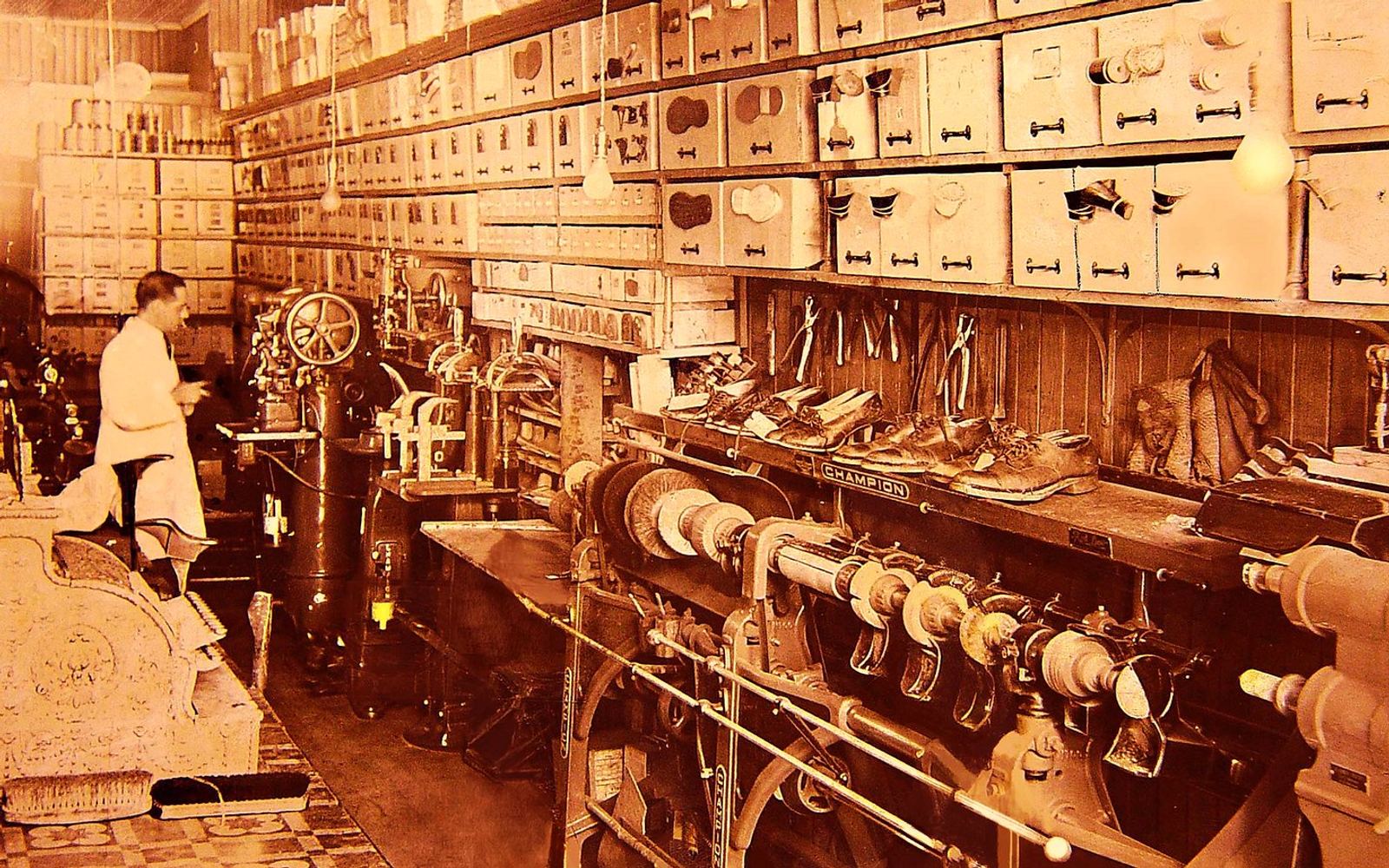 Atelier de la cordonnerie à ses débuts