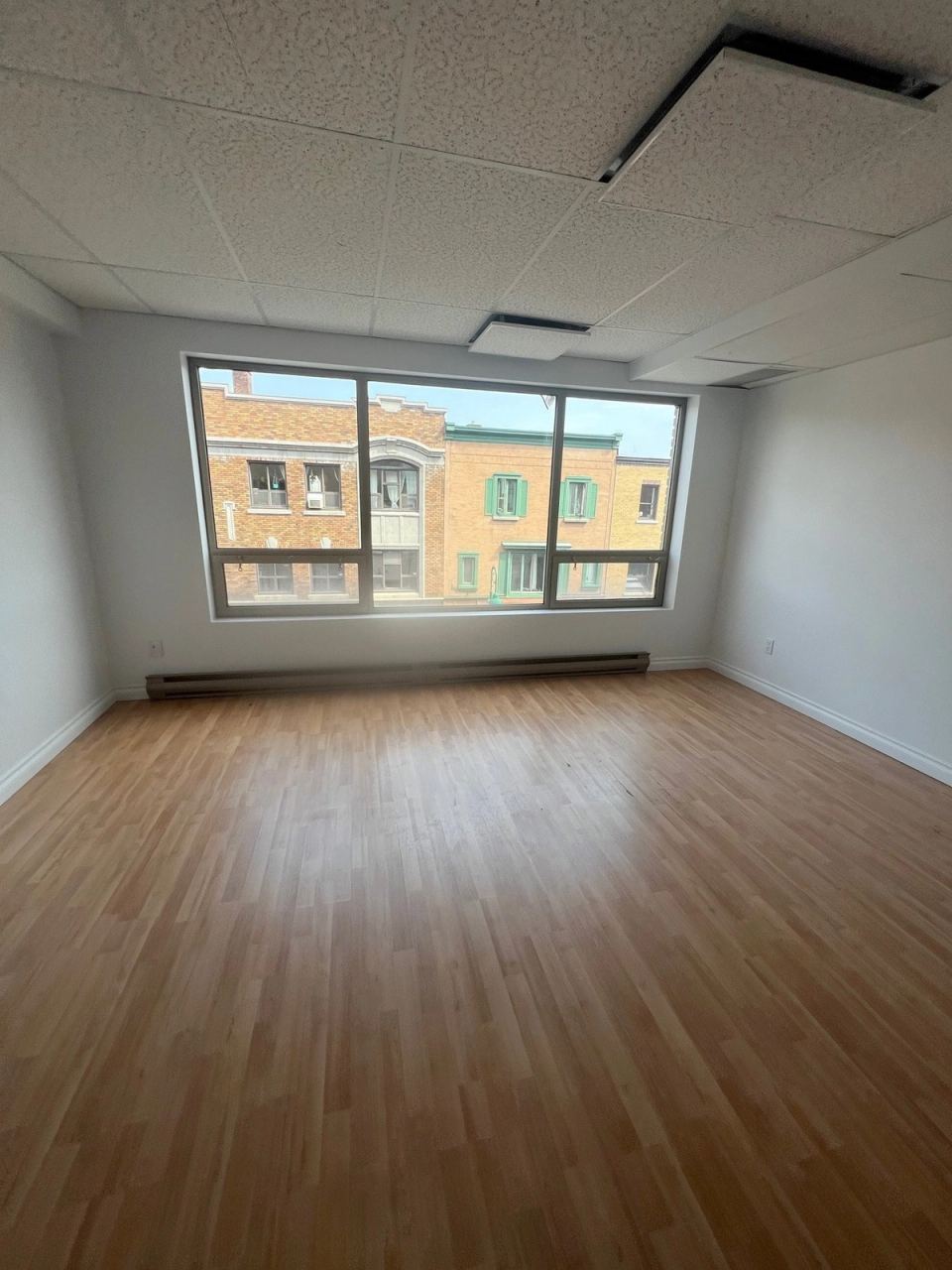 Intérieur du local à louer, 79, rue Wellington Nord