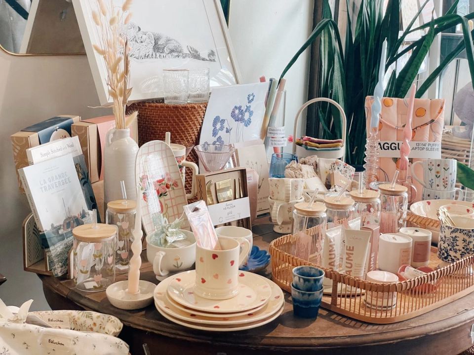 Vaisselle et objets déco en boutique