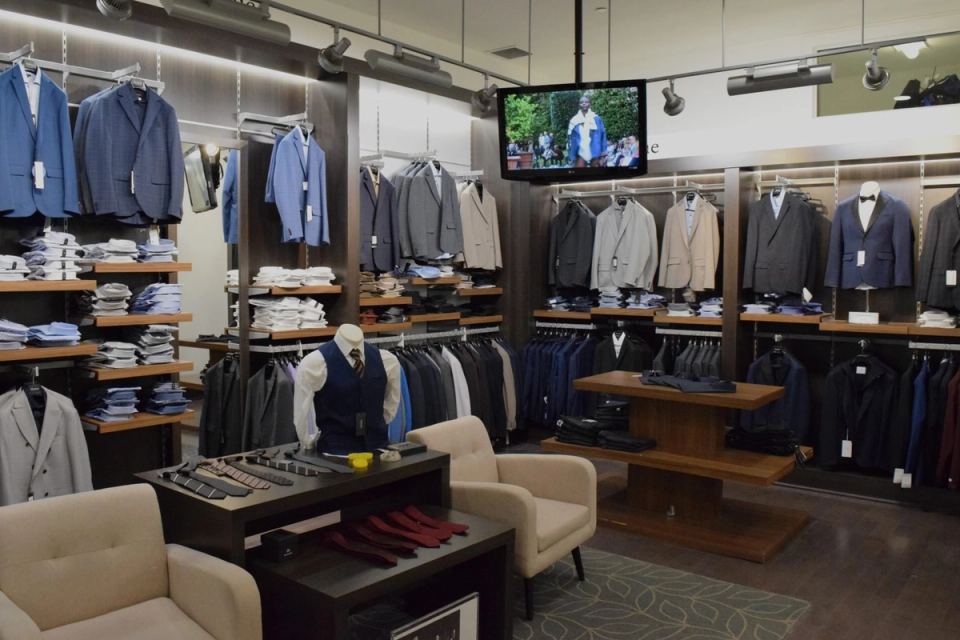 Coin salon et habits en boutique