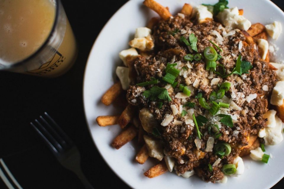 Poutine garnie servie au King Hall