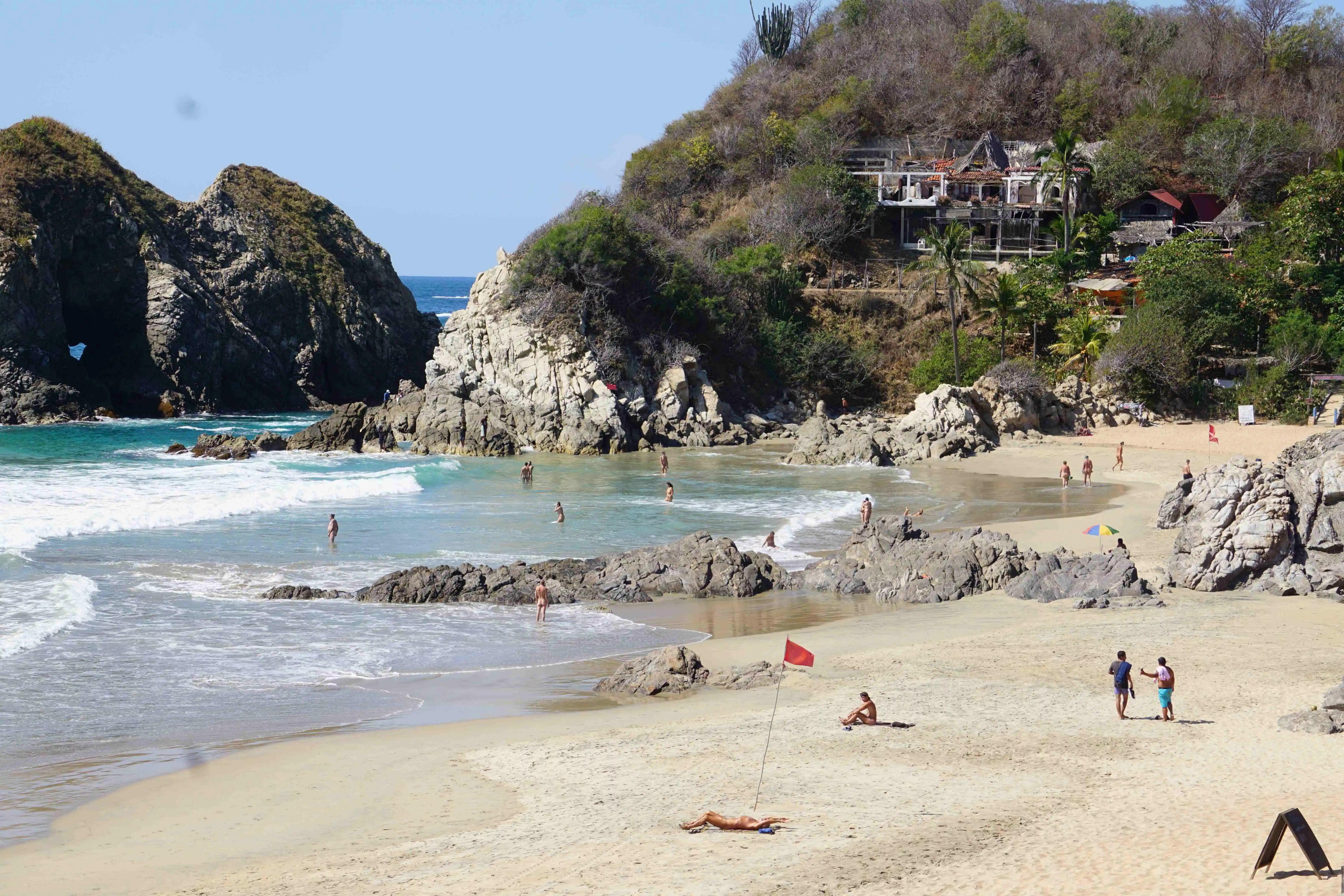Rocky cove in front of El Alquimista