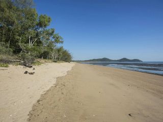 Smalleys Beach - Naturist in Australia