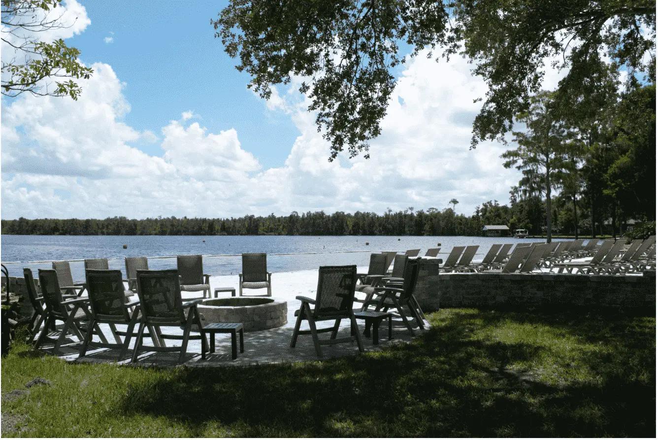 Pool view or lake view - you decide