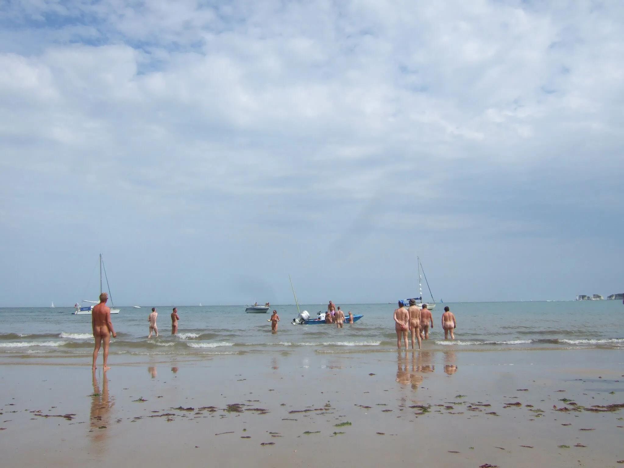 Snacks via boat? Yes please! You might see this on busy weekends.