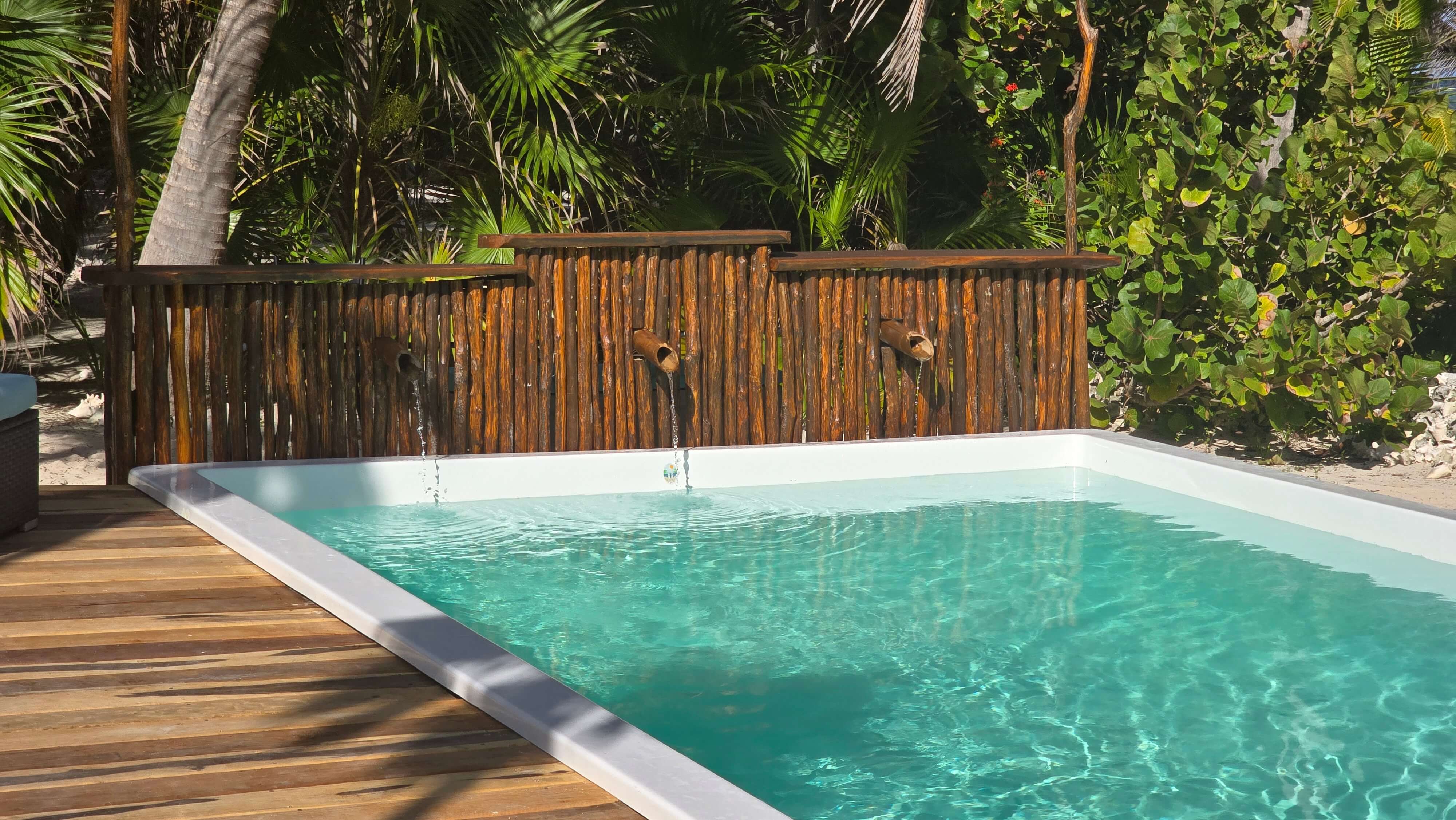 Pool or beach? Your choice!