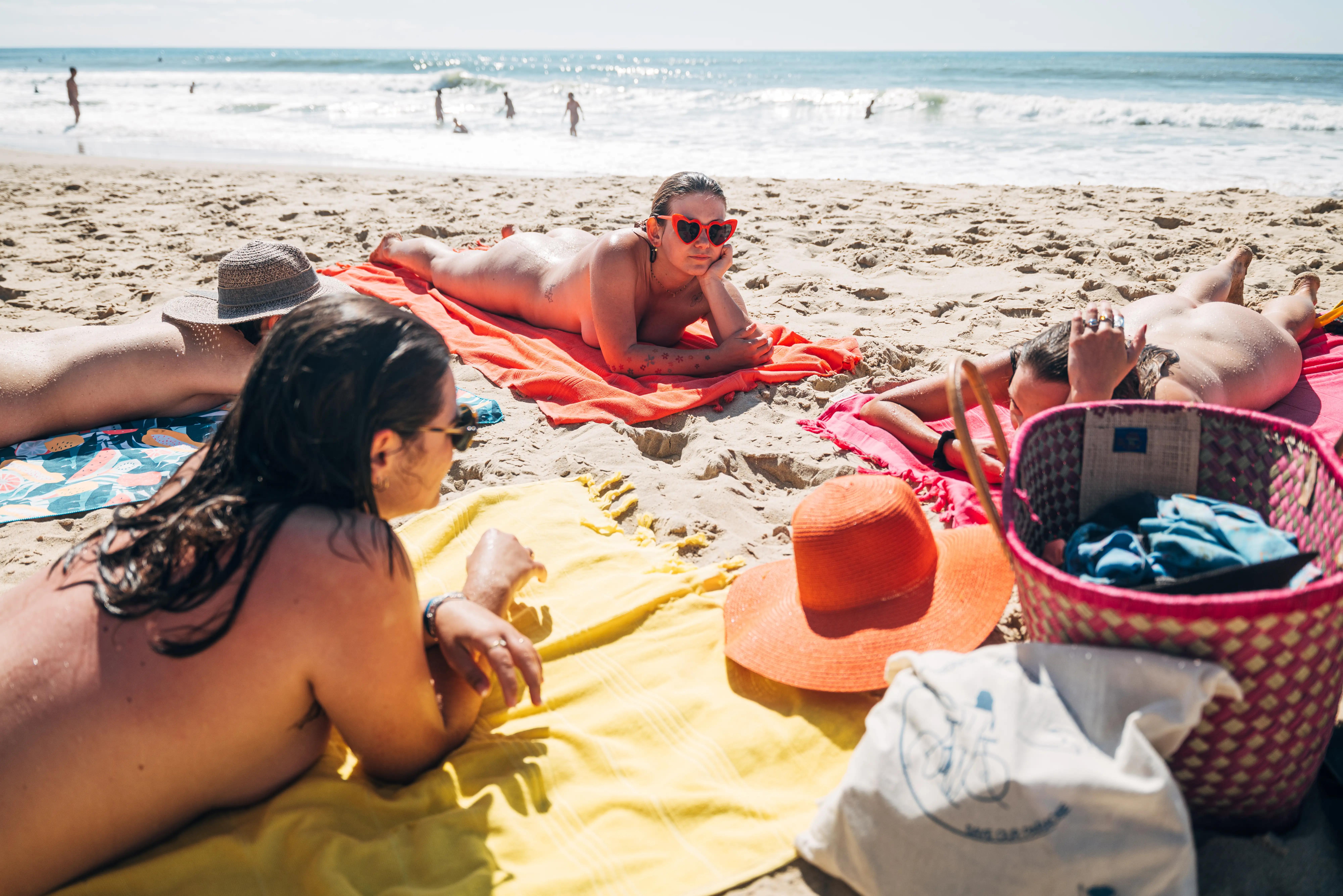 Naturist beach picnic at Euronat