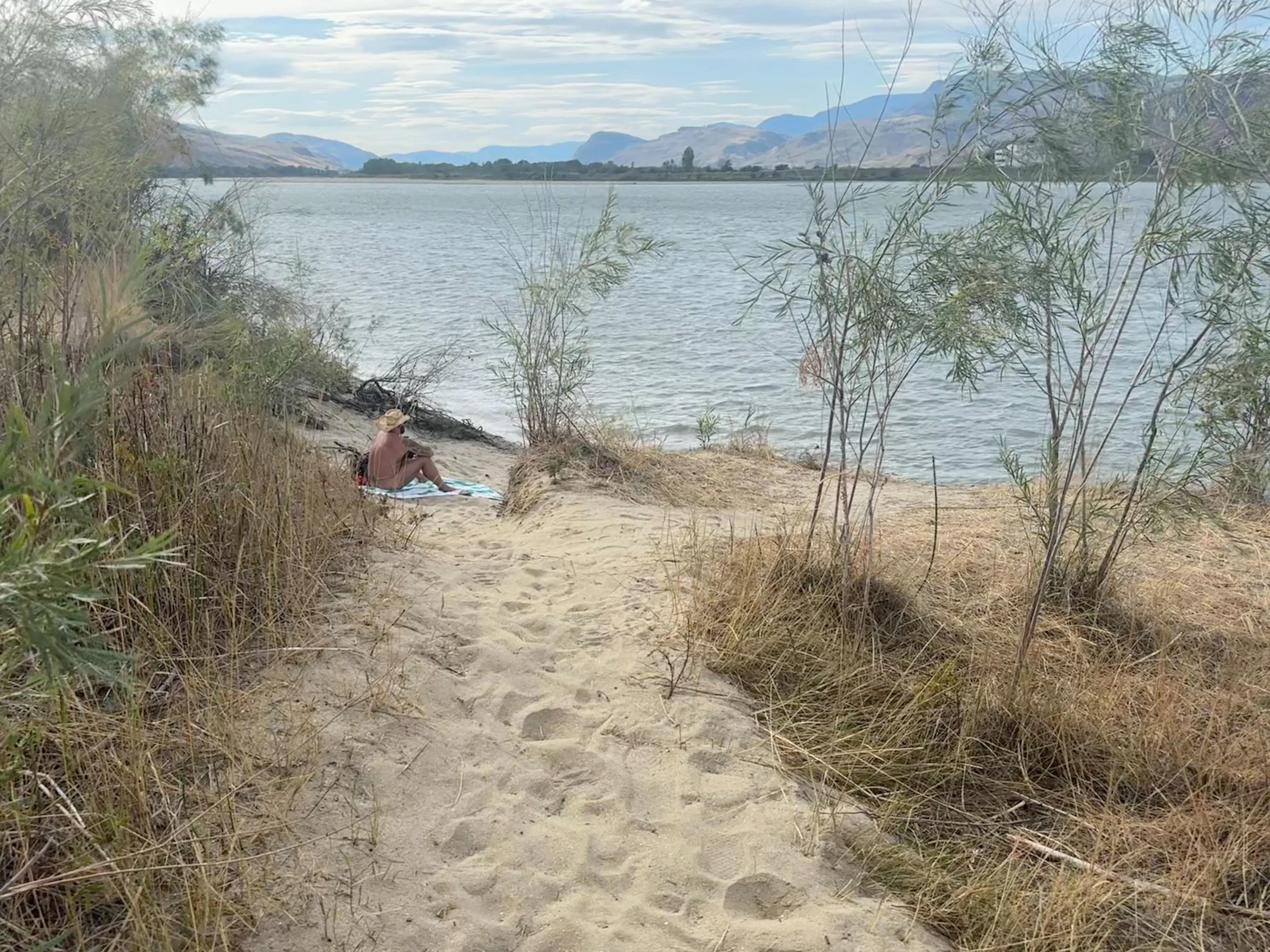 Scenic Trail to Mission Flats Beach in Kamloops