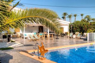 Pool and outdoor area