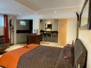 Large breezy rooms at Residence Adam & Eve
