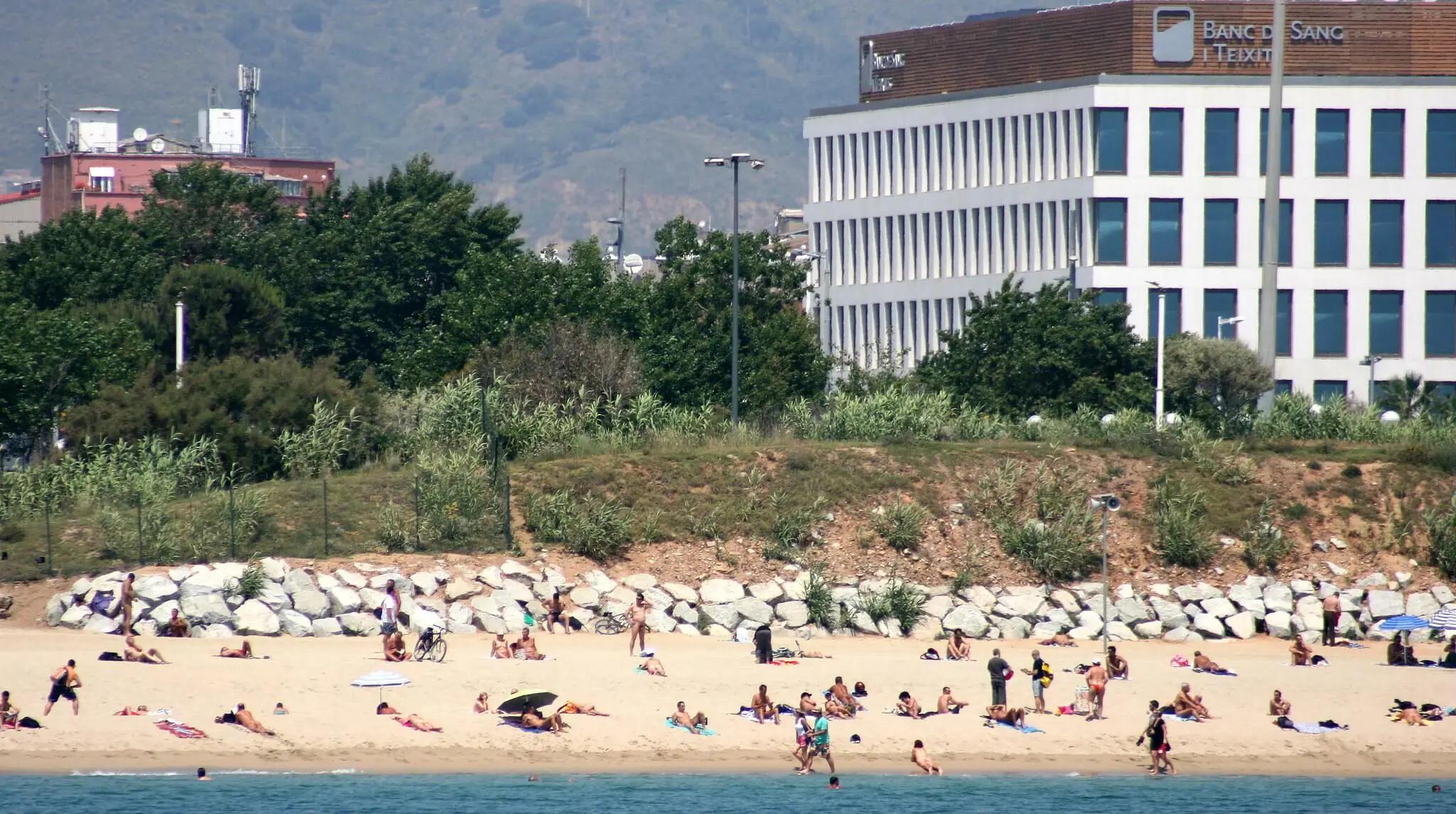 The shoreline here is surprisingly small