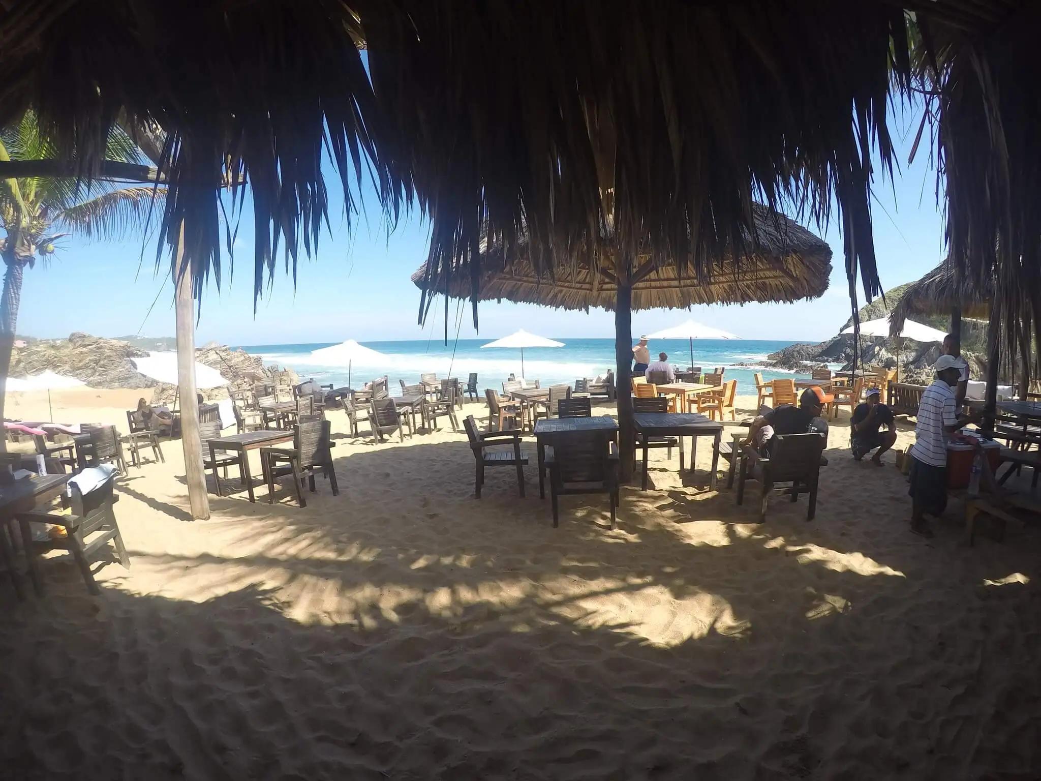 Laidback restaurant with exquisite food at El Alquimista Hotel