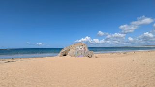 sandy beach at Plage de Kerminihy