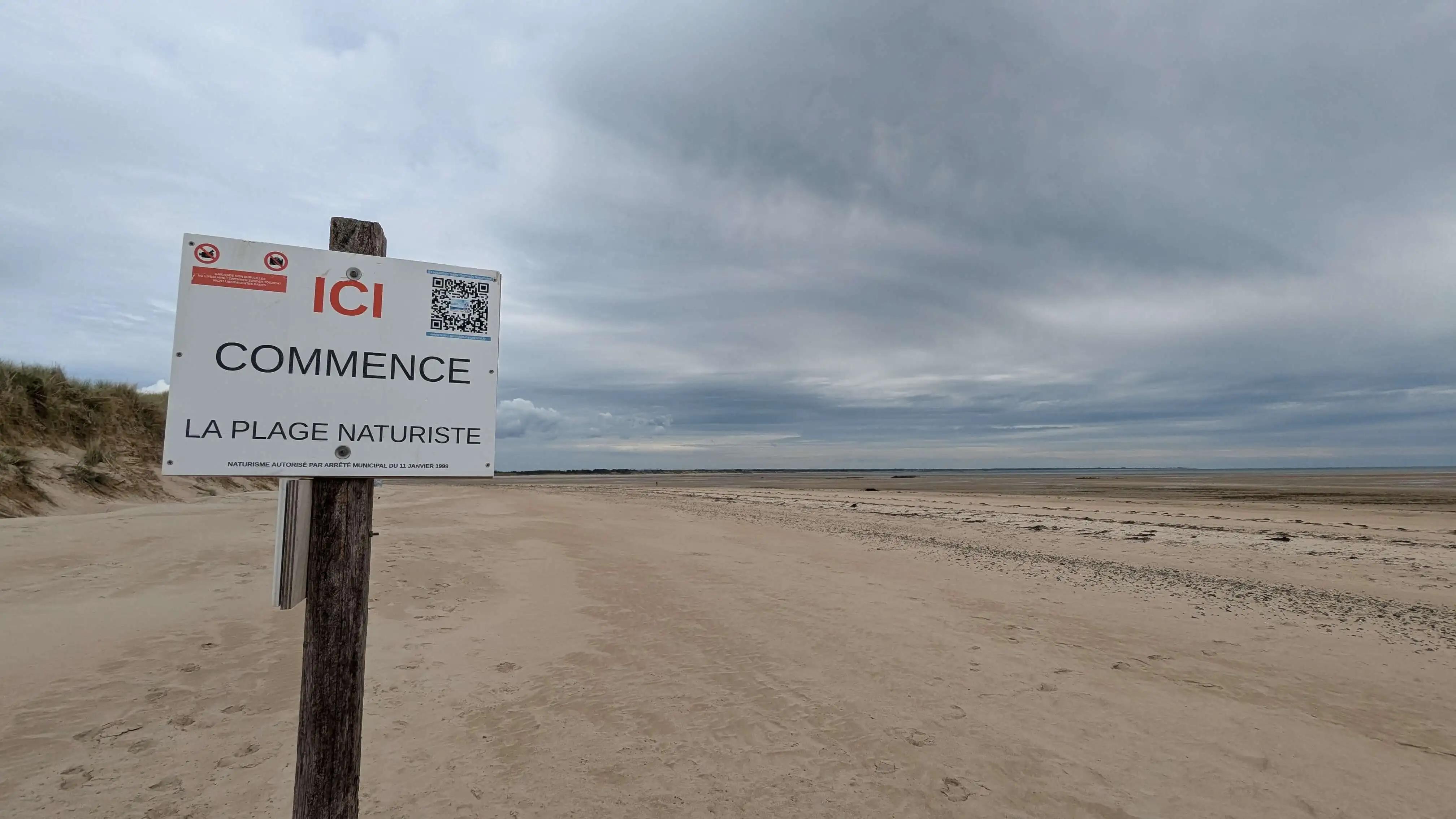 Start of naturist section at Plage naturiste de la Pointe du Banc