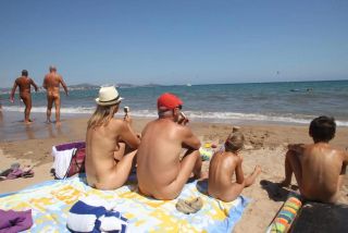 Plage Naturiste Les Esclamandes - Clothing optional beach in France