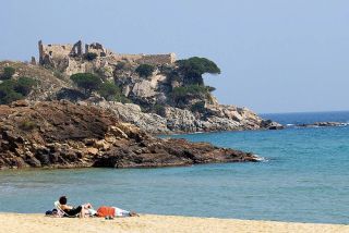 Platja de Castell - Clothing-optional beach in Spain