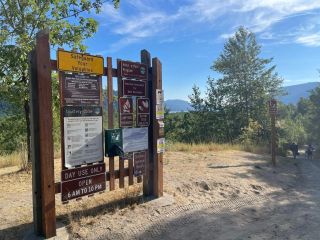 Start of the trail to Rooster Rock Nude Beach