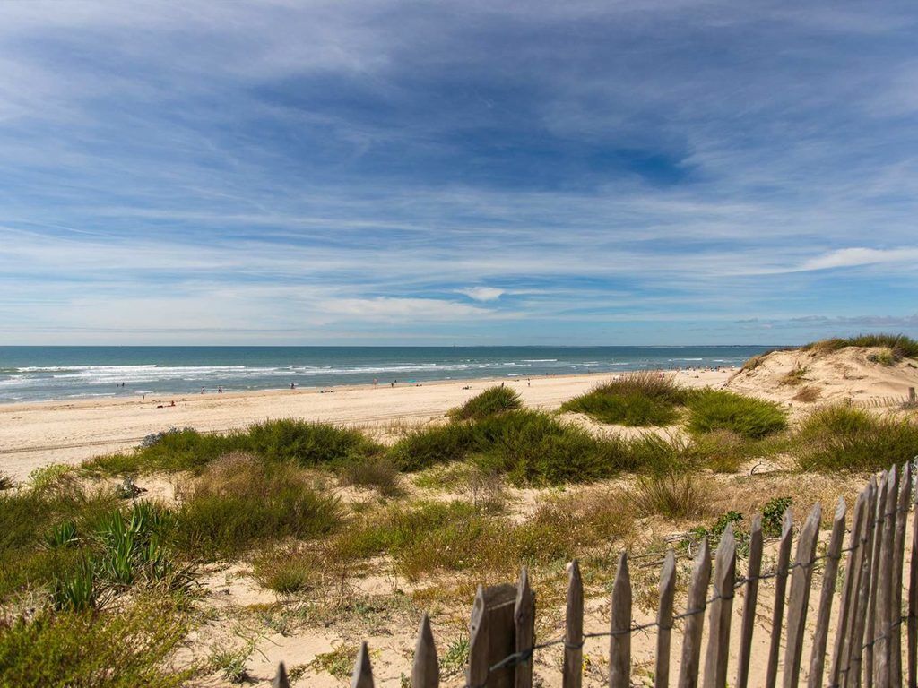 Plenty of sandhills to protect from the wind and provide privacy