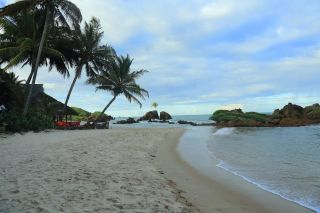 The beach is located here on the left at Tambaba Beach